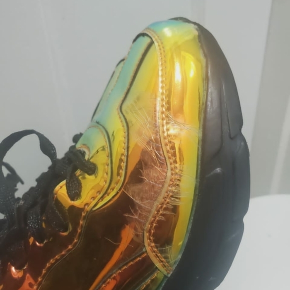 Cape Robbin Women's Holographic Iridescent Gold Sneakers 🌴 - Picture 10 of 12